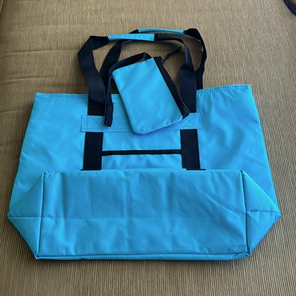 Fridge Insulated beach or picnic large tote bag. - Picture 4 of 10